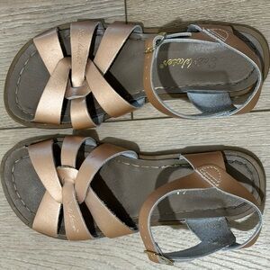 The Salt Water Sandal Rose Gold Big Girl Size 4 Excellent Condition